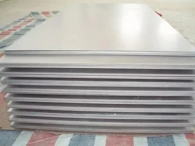 Feuille de titane perforée